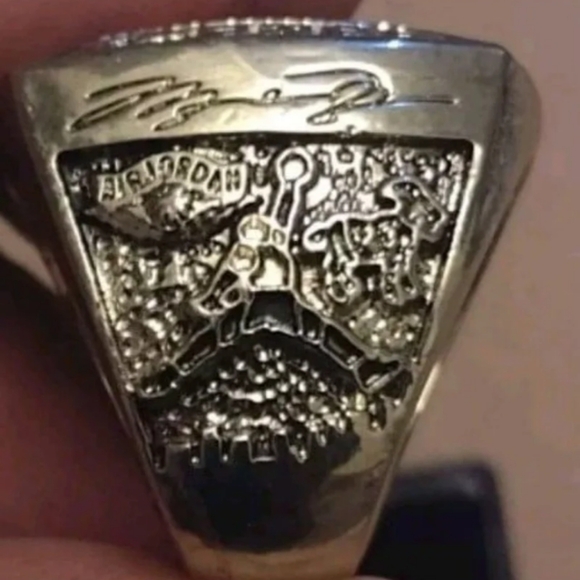NEW! MICHAEL JORDAN CAREER HALL OF FAME SIZE 11 RING WITH RING BOX & POSTERS SET - Picture 6 of 17